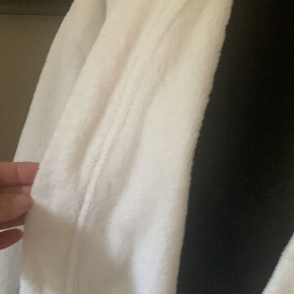 Neiman  Marcus plush short  robe  preloved ❤️size M EUC - Picture 5 of 13